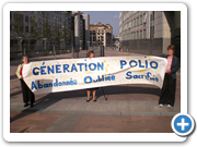 Protesta de European Polio Union, ante la sede del Parlamento Europeo. Bruselas 16 de octubre de 2007.